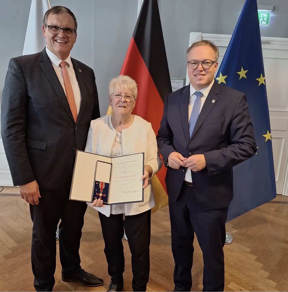 Bundesverdienstkreuzueberreichung.jpg